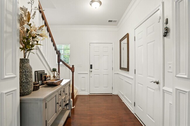 Building Photo - Beautifully Maintained 3-Bedroom Home with...