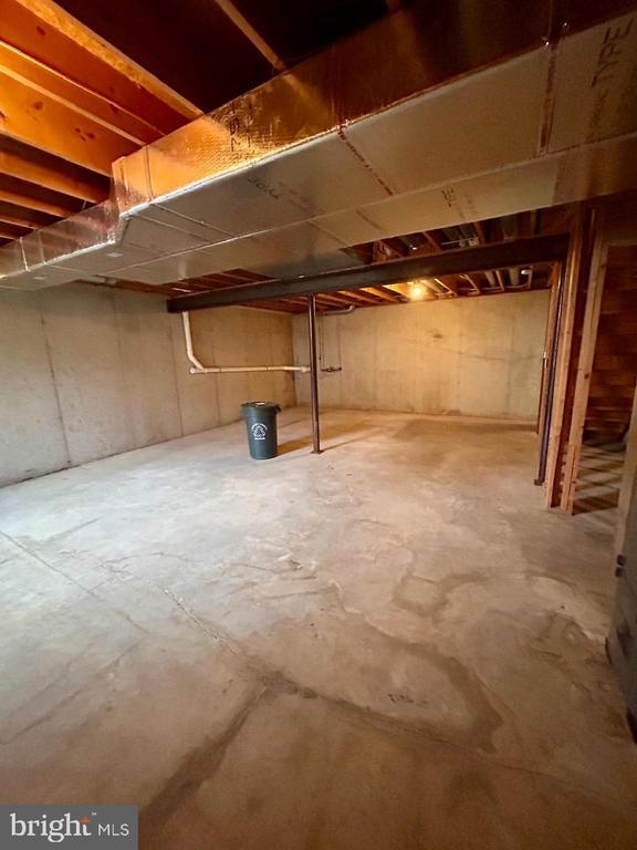 Building Photo - 2005 Greystone Dr