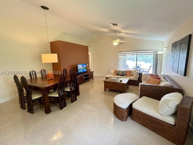 Building Photo - 1314 Canary Island Dr