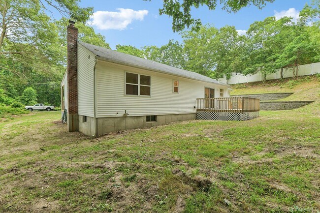 Building Photo - 22 Red Maple Rd