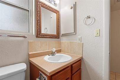 Building Photo - 2 bedroom Duplex in Northeast El Paso