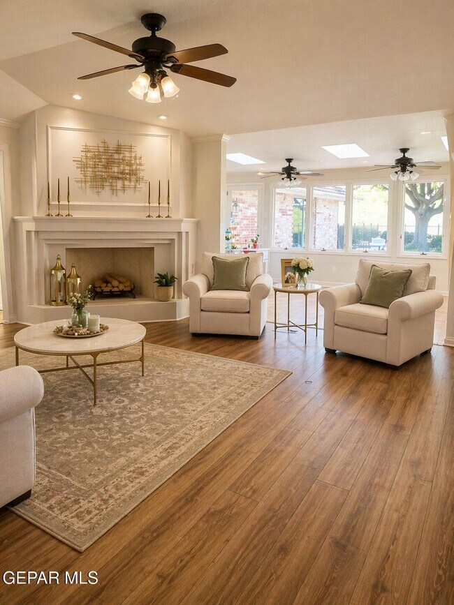 Building Photo - 6028 Torrey Pines Dr