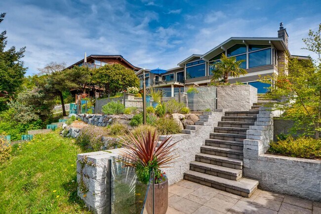 Building Photo - Blue Ridge Waterfront Home