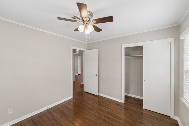 Building Photo - 3815 S Cincinnati Ave