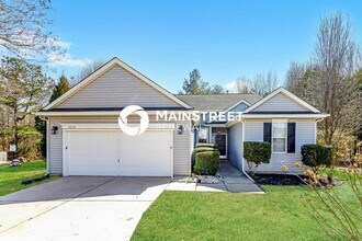 Building Photo - 4 Bedroom Pet-Friendly Home in CHARLOTTE, NC with Main Street Renewal