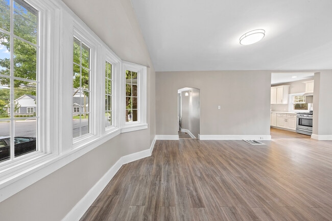 Building Photo - 56 E Madison Ave