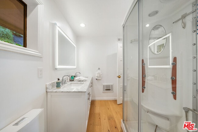 Building Photo - 9305 Beverlycrest Dr