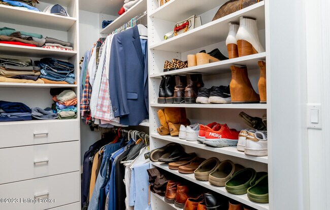 Building Photo - 10400 Meeting St