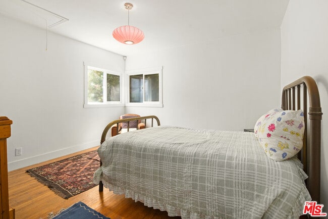 Building Photo - 352 Hargrave St