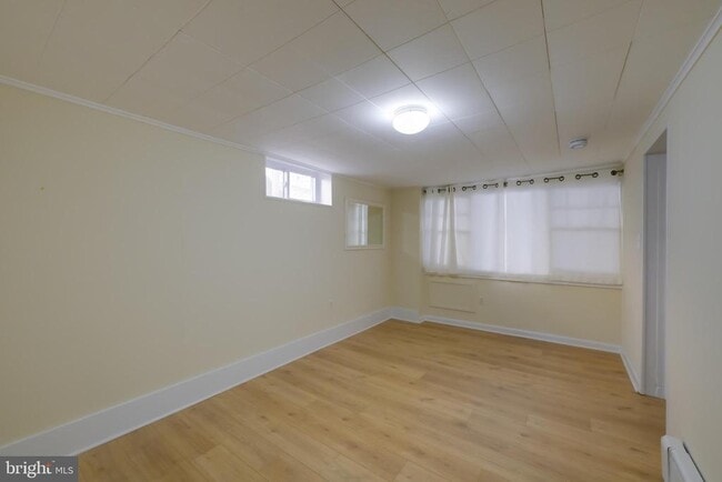 Building Photo - 5717 Chevy Chase Pkwy NW