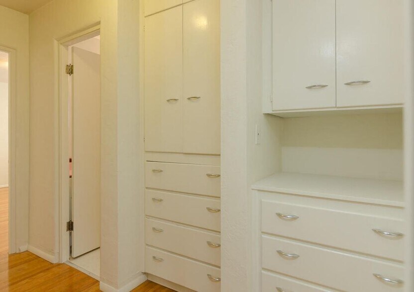 Building Photo - 3600 Calle del Sol NE