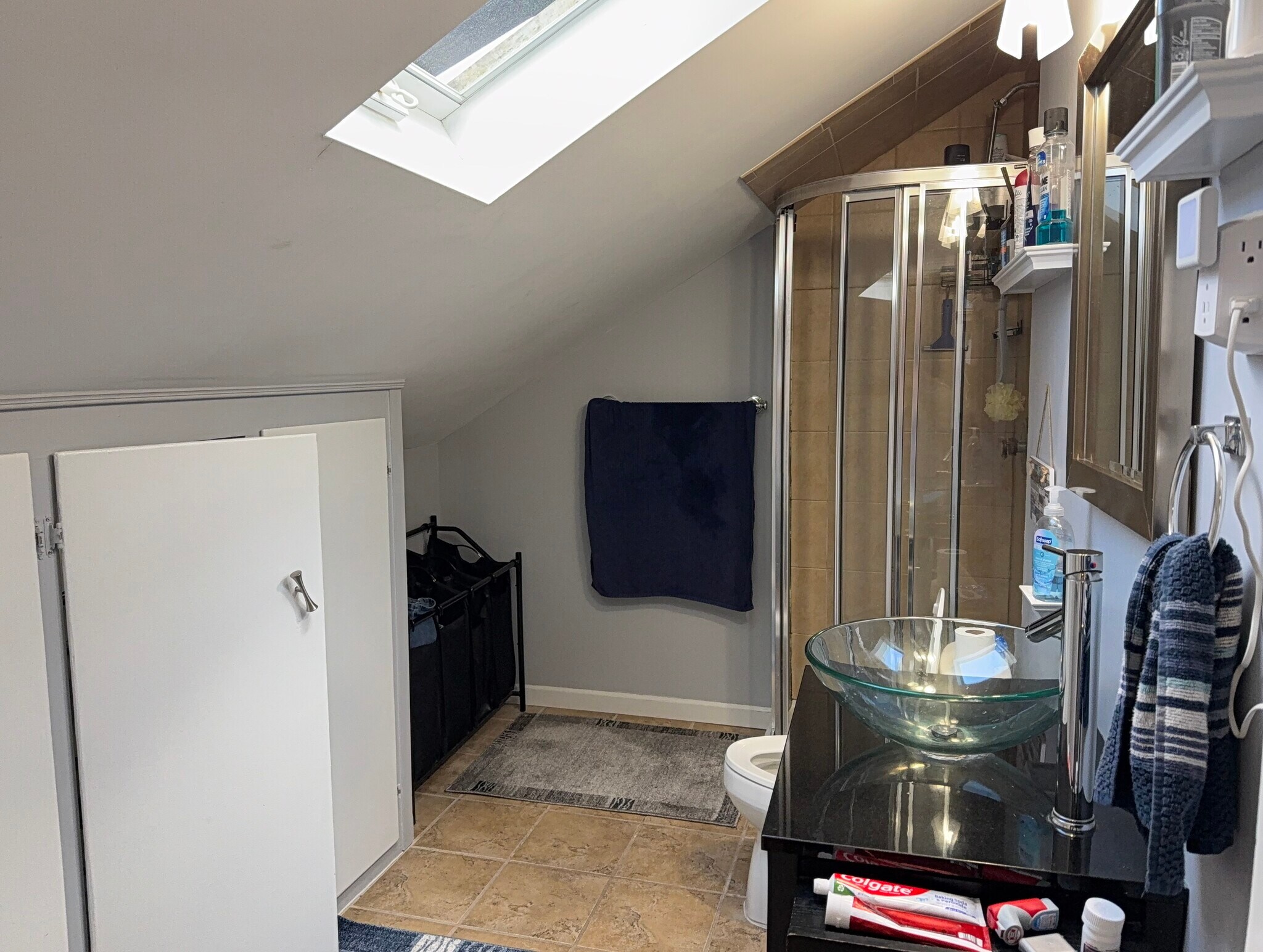 Bath room - 1977 Miller Pl