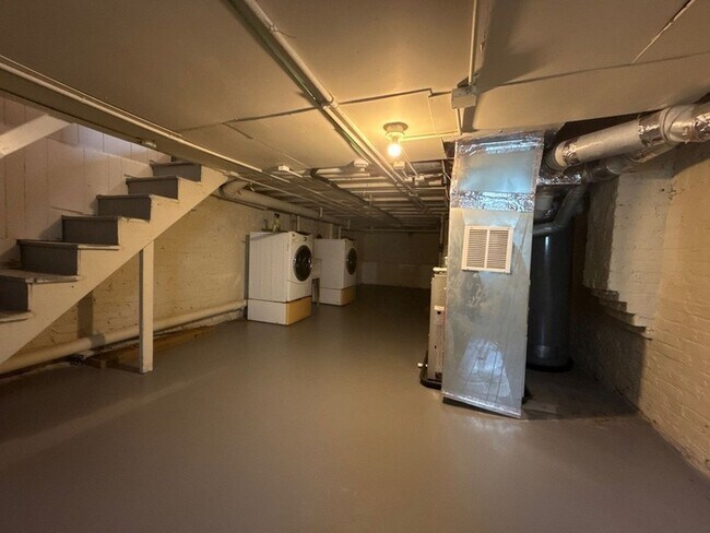 Building Photo - 2 Bedroom Home