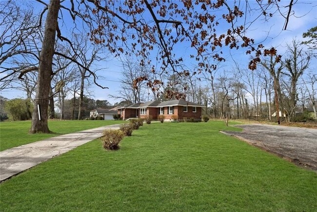 Building Photo - 5205-5205 Five Forks Trickum Rd SW