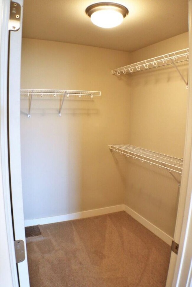 Building Photo - $2,000 | 3 Bedroom, 3 Bathroom Townhome | Pet Friendly | Available for August 1st, 2026 Move In!