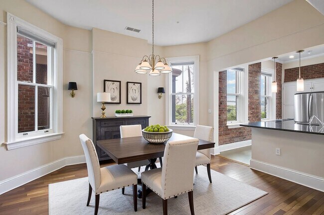 Building Photo - Swanky 2000 sf duplex in the heart of Church Hill