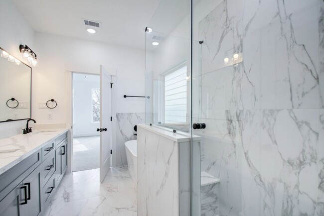 Building Photo - 2803 Anita St