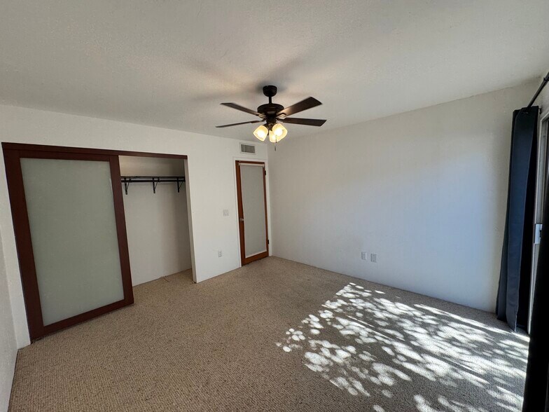 Building Photo - 2131 E Alameda Dr