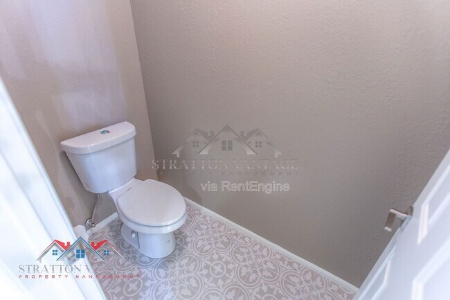 Building Photo - 5513 E Terry Dr