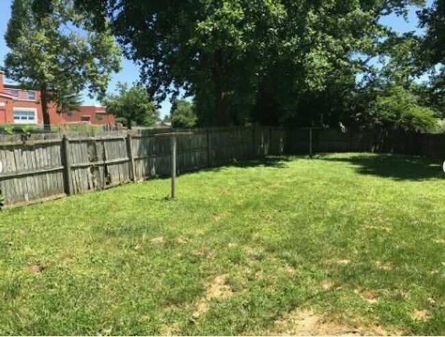 Building Photo - 204 Mandalay Rd