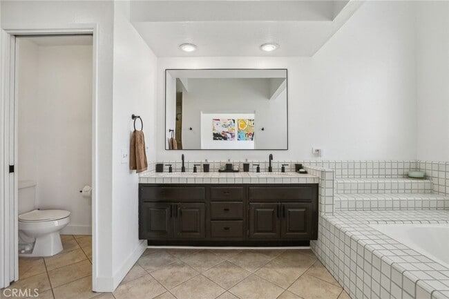 Building Photo - 15 Waterway