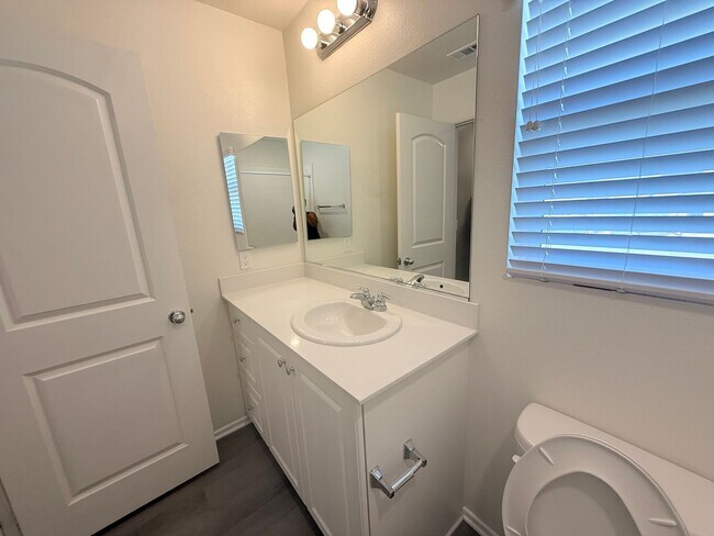 Building Photo - Beautiful Two Story Home, 3 Bedrooms, 2.5 Bathrooms, Solar Panels,