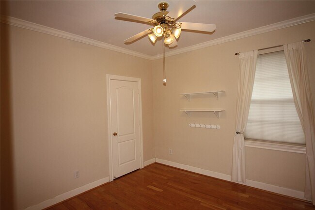 Building Photo - 1648 Lakeside Enclave Dr