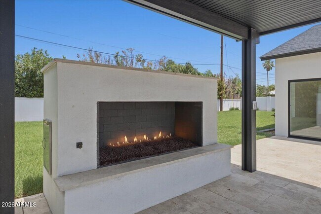 Building Photo - 6050 E Hollyhock St