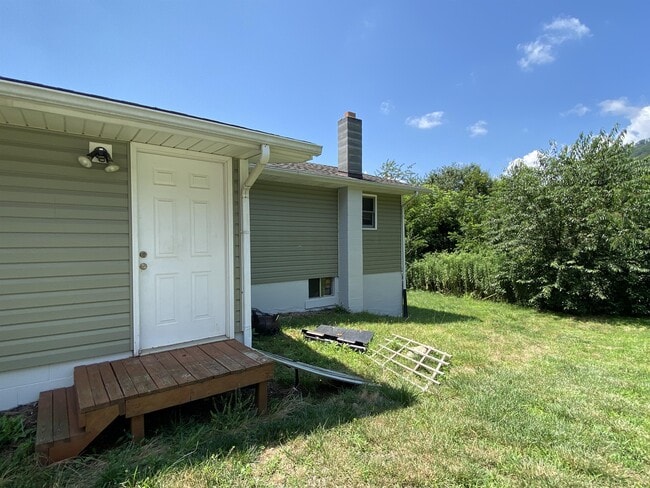 Building Photo - 52 Windy Hill Rd