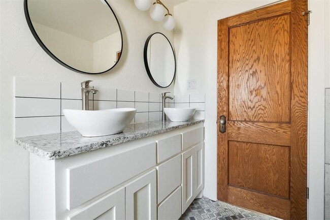 Building Photo - 1215 NW 13th St