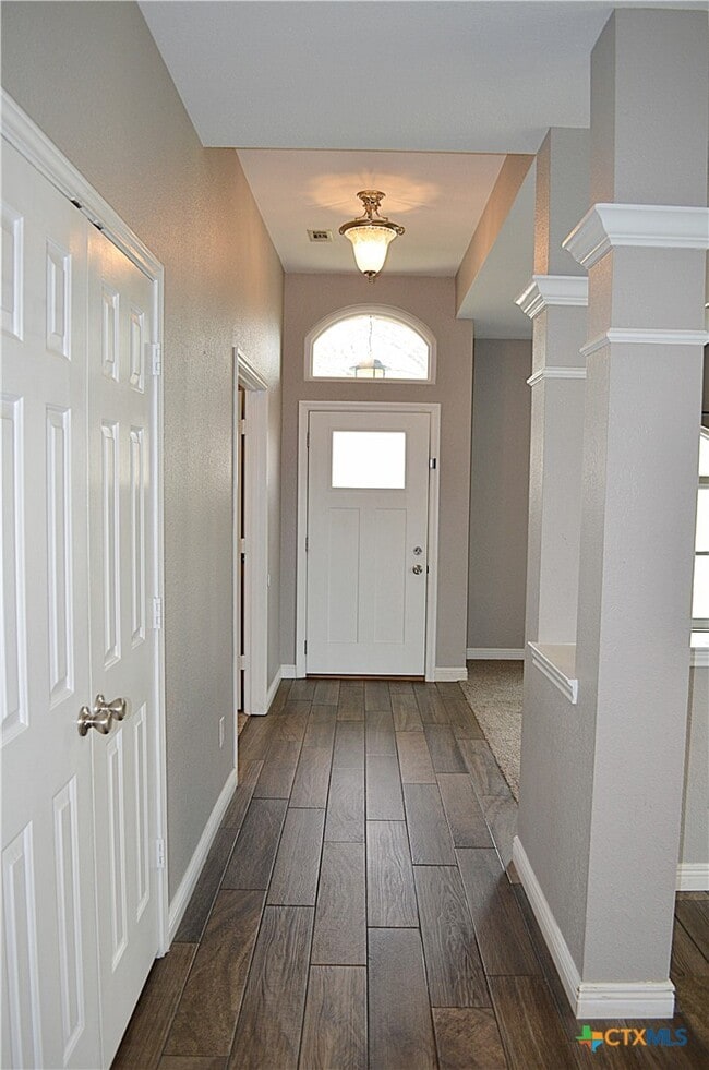 Building Photo - 423 Reservation Dr