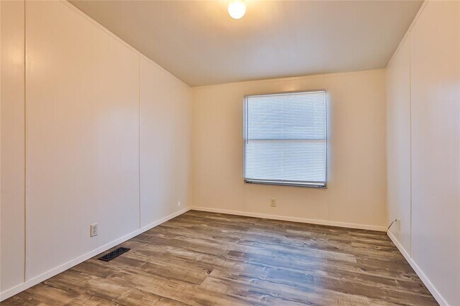 Building Photo - 140 Blessing Ln