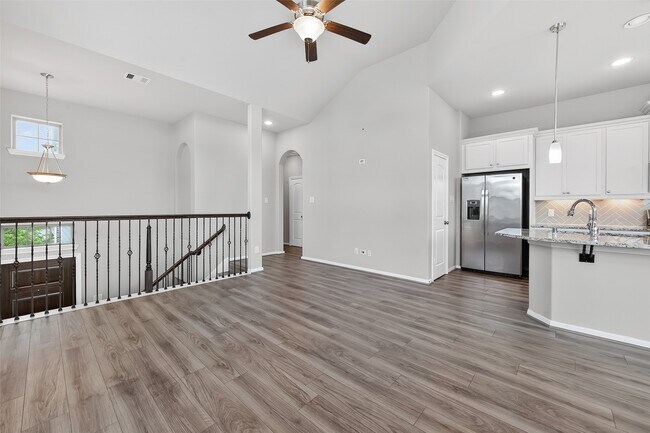 Building Photo - 16226 Rattlesnake Run Trl