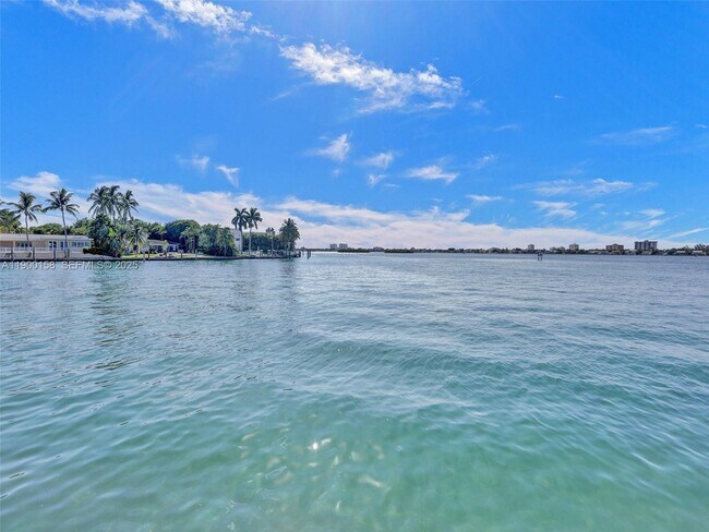 Building Photo - 10350 W Bay Harbor Dr