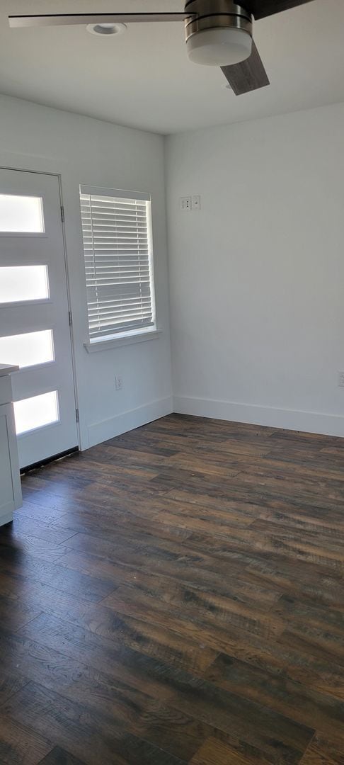 Building Photo - 2 bedroom 2 bath