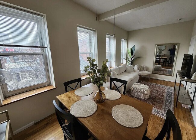 Building Photo - No Brokers Fee Unit in Beacon Hill Top Floor, Big bedrooms, Roof Deck, Laundry on a Site