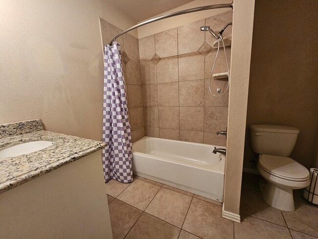 Building Photo - 604 NE Ave E Pl