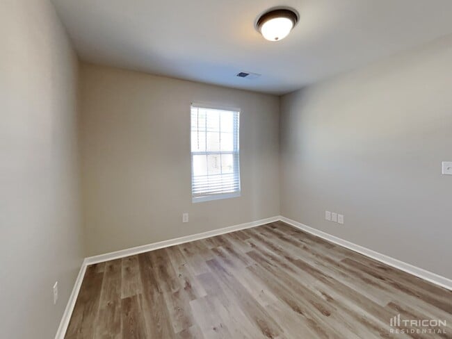 Building Photo - 2644 Jordan Ridge Dr