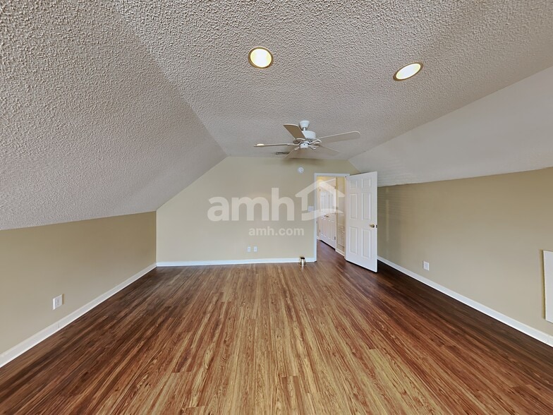 Building Photo - 7101 Missionary Ridge Dr