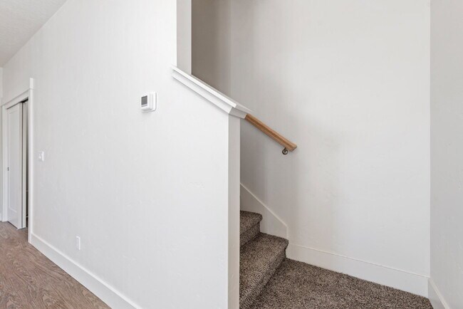 Building Photo - "Discover Comfort & Style: Spacious 3-Bed,...