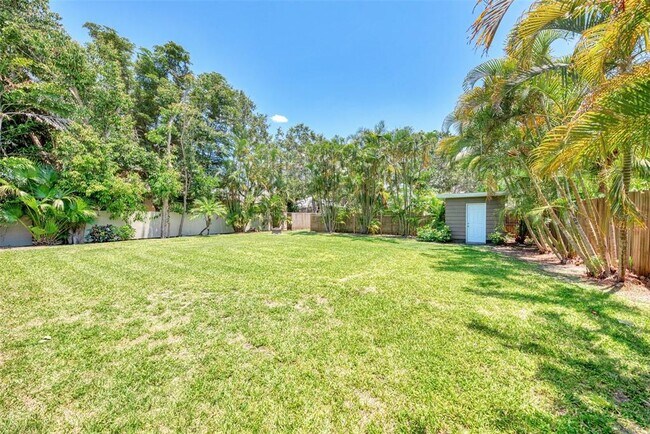 Building Photo - 1894 Loma Linda St