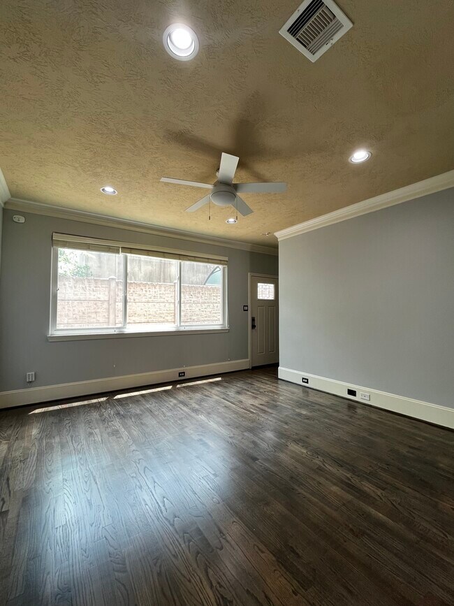 Building Photo - 1773 Aden Dr