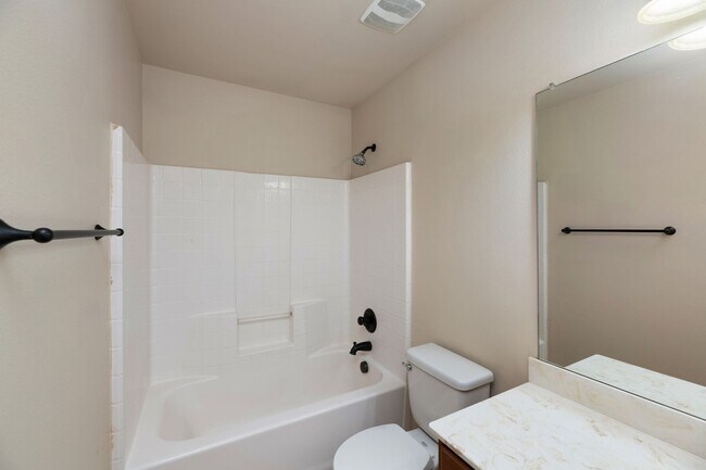 Building Photo - Beautiful 3 Bedroom Townhome located in Lavon,Texas!