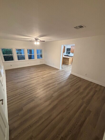 Building Photo - 2218 Saunders St