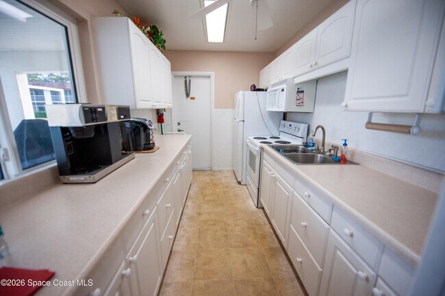 Building Photo - 230 Cape Shores Cir