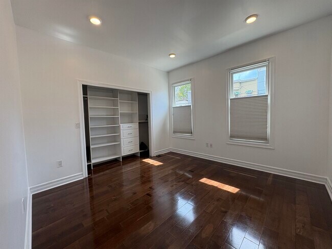 Building Photo - 232 Bowers St