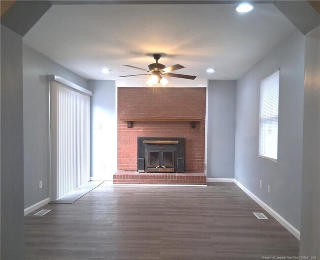 Building Photo - 1086 Essex Pl