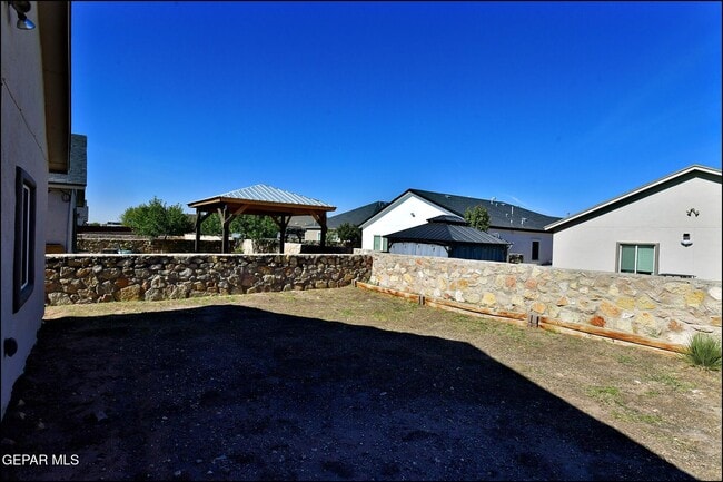 Building Photo - 14945 Tierra Escape Ave