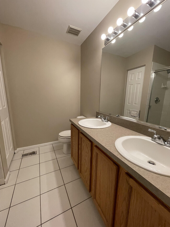 Building Photo - 1242 Brookdale Dr