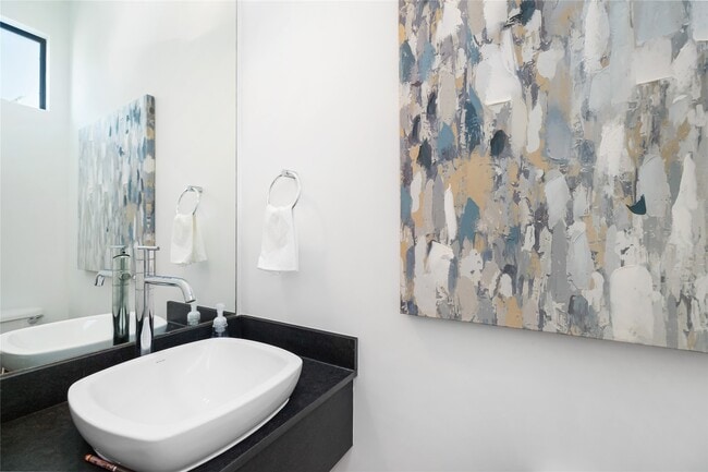 Building Photo - 5012 Cornish St